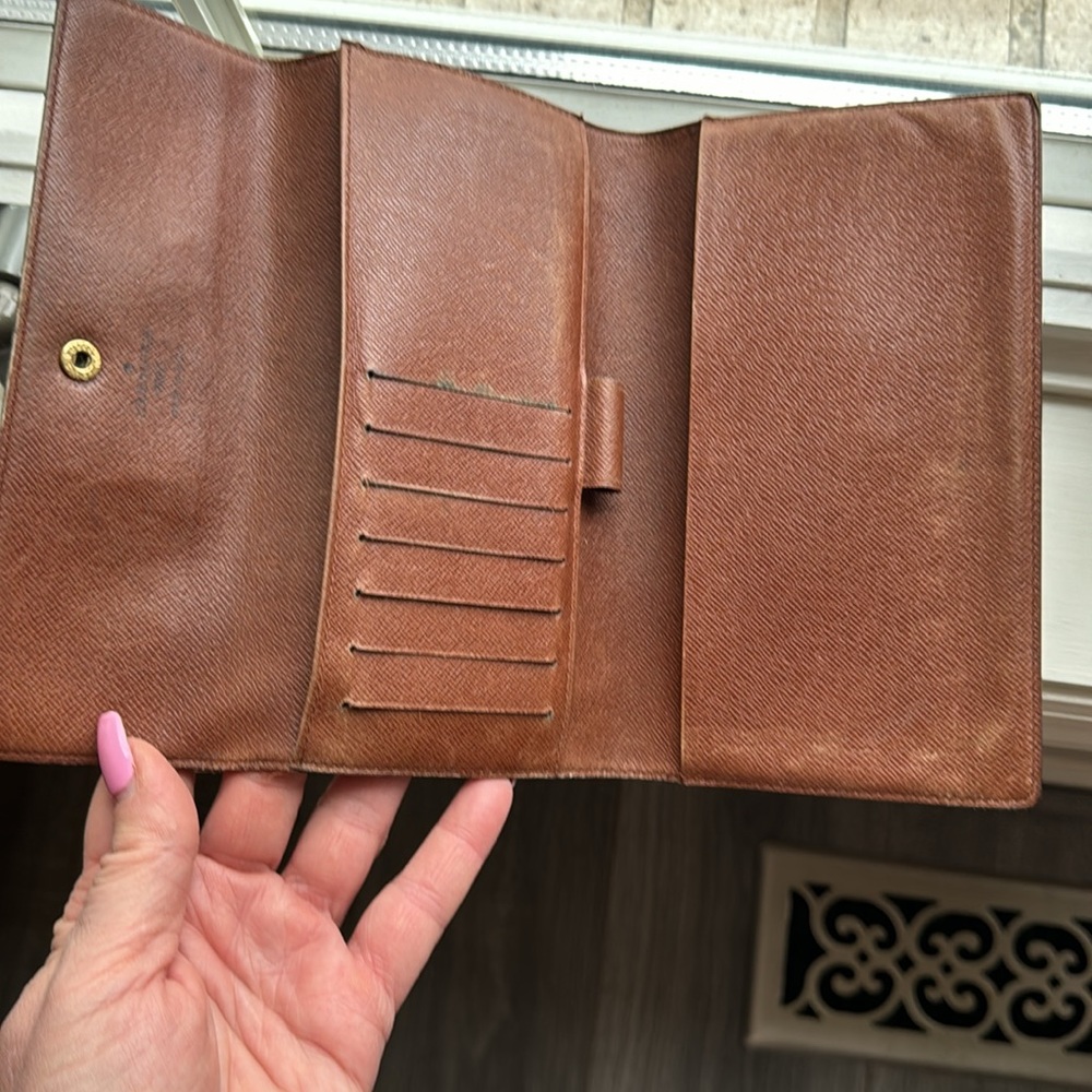 Louis Vuitton Vintage Wallet - Picture 4 of 9